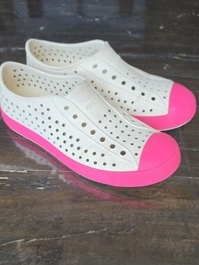 (J4) Native Kids Slip-On Water Shoes in White with Pink Accents Breathable Comfy